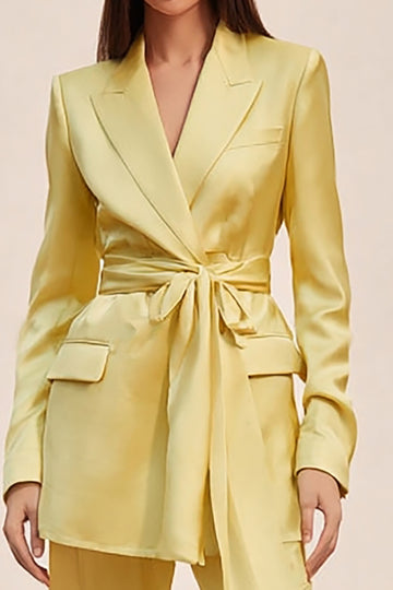 Daffodil Satin 2 pièces à revers en pointe Costumes d’affaires avec ceinture